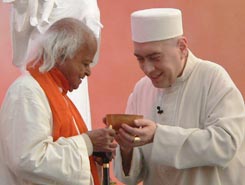 Father Anthony Elenjimittam at Swami Roberto’s Darshan Father Anthony Elenjimittam at Swami Roberto’s Darshan