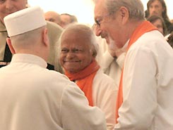Father Anthony Elenjimittam at Swami Roberto’s Darshan Father Anthony Elenjimittam at Swami Roberto’s Darshan