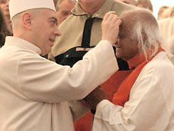 Father Anthony Elenjimittam at Swami Roberto’s Darshan