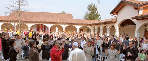 First opening of the cloister in Anima Universale’s monastery