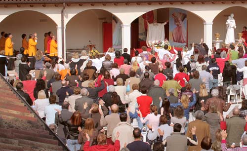 First opening of the cloister in Anima Universale’s monastery