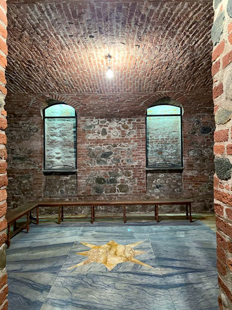 The headquarters donated by Anima Universale